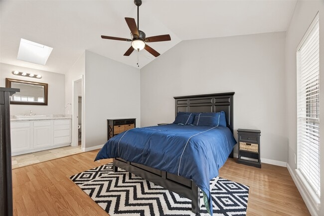 Building Photo - 2211 S Kirkwood Rd