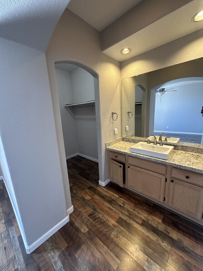 Building Photo - $4,000 - 4 Bed / 3.5 Bedroom Townhouse in Ambiance Neighborhood of San Marcos