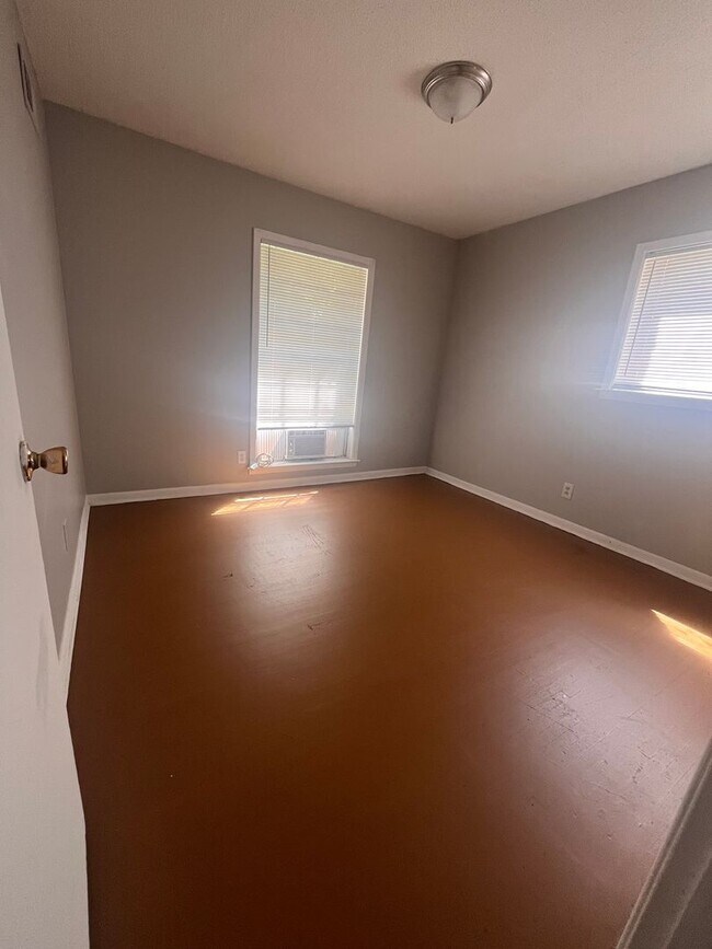 Building Photo - 3679 Ladue St
