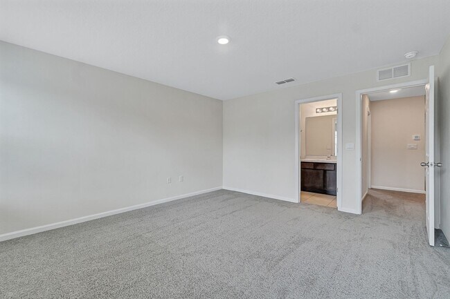 Building Photo - 920 Observatory Pkwy