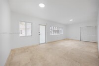 Building Photo - 1100 Venetian Way