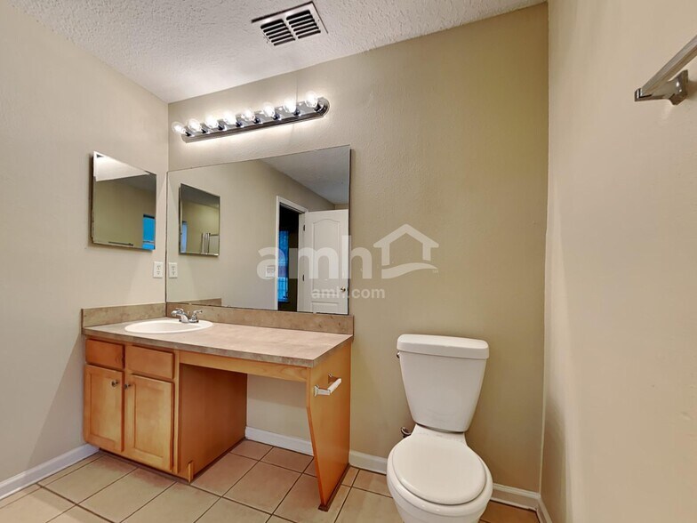 Building Photo - 11374 Brian Lakes Dr