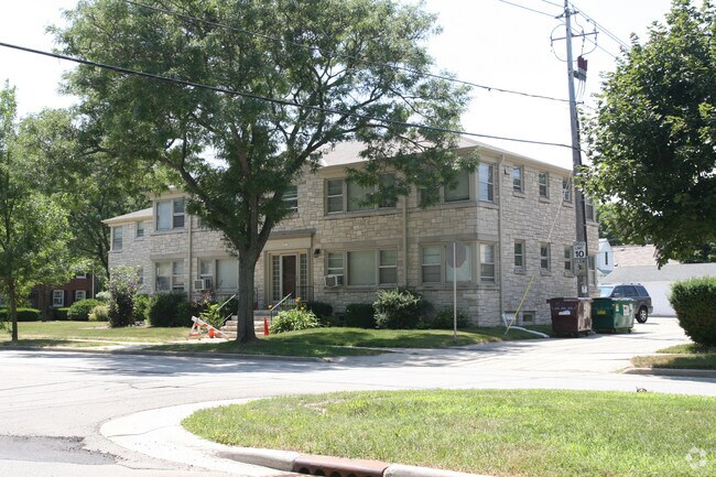 Building Photo - 5211 N Santa Monica Blvd