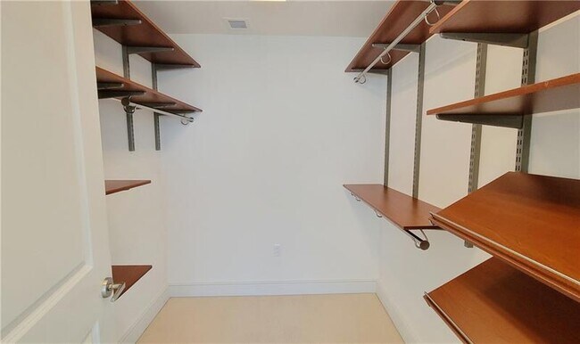 Building Photo - 550 Market St