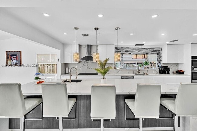Building Photo - 3877 Bimini Ave