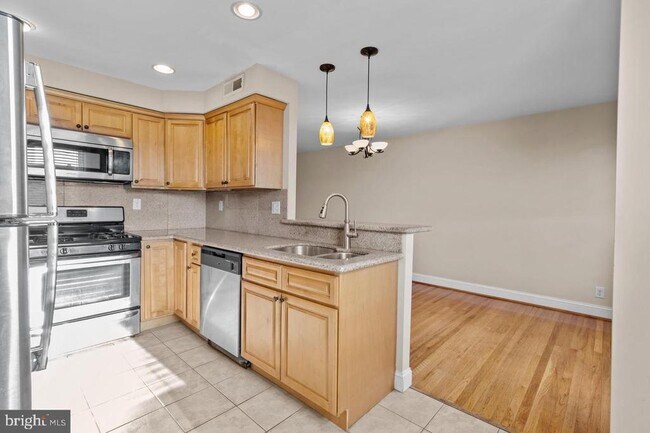 Building Photo - 4313 Deerpath Ln