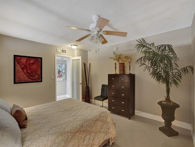 Building Photo - 4280 Galt Ocean Dr