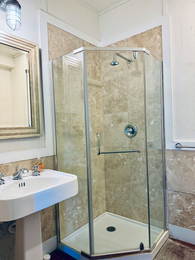 Building Photo - 15378 Holly Dr