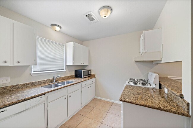 Building Photo - 3236 Scotch Moss Ln