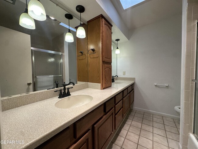 Building Photo - 724 Espada Dr