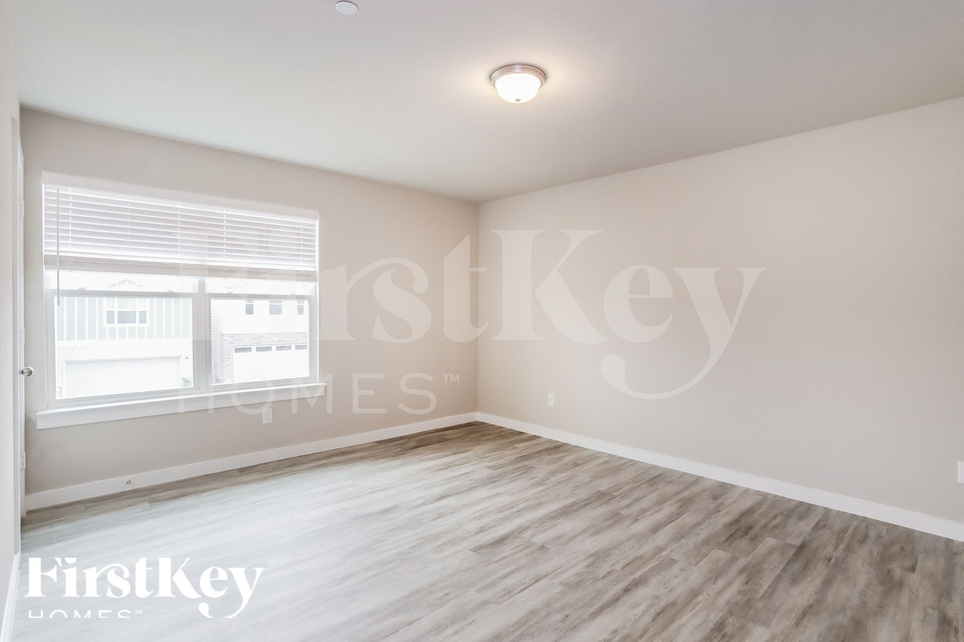 Building Photo - 323 Niki Dr