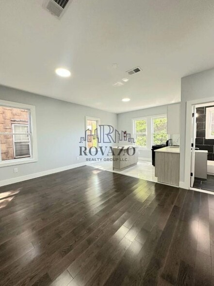 Building Photo - 152 N 6th St