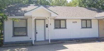 Building Photo - 105 E Tyler St