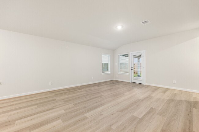 Building Photo - 6611 Castella Dr