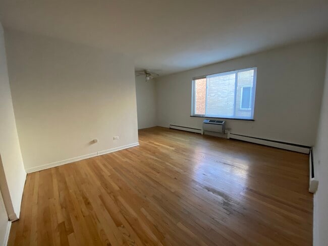 Building Photo - 516 W Melrose St