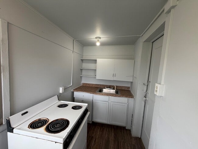 Building Photo - 1218-2S Walnut-