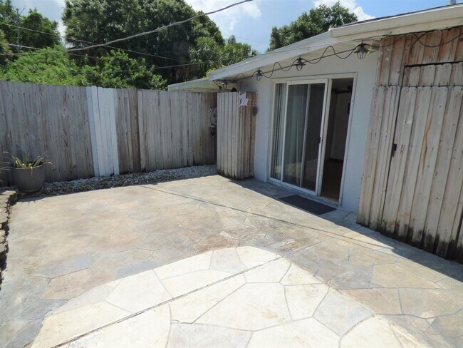 Building Photo - 1358 Arrow St