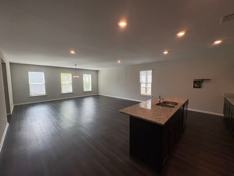 Building Photo - 2471 Hanover Woods Rd