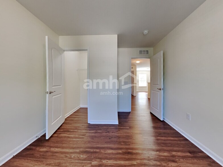 Building Photo - 4828 Jessica Suzanne Dr