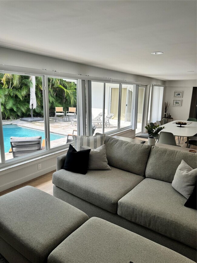 Building Photo - 2020 Coral Reef Dr