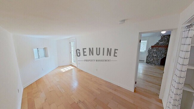 Building Photo - Adorable 2Bd 2Ba Home in Silverado Canyon