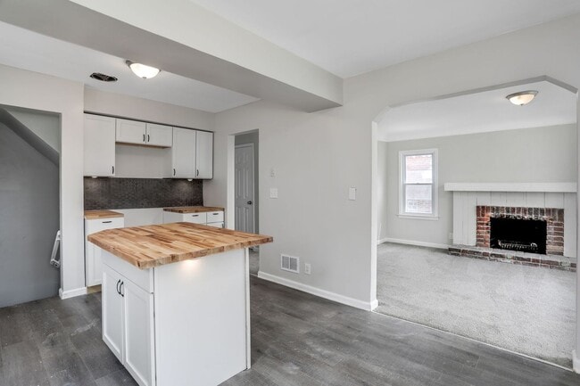 Building Photo - Completely remodeled 3 bed/1 bath Single F...