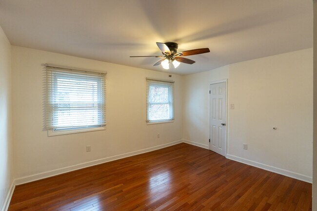 Building Photo - 804 S Warnock St
