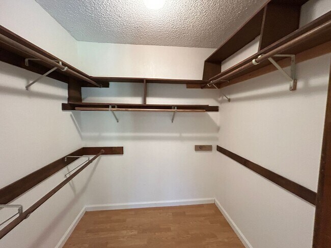 Building Photo - Custom Home!
