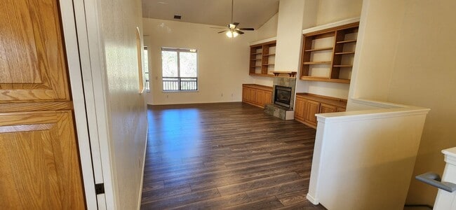 Building Photo - Modern Home with Huge Yard