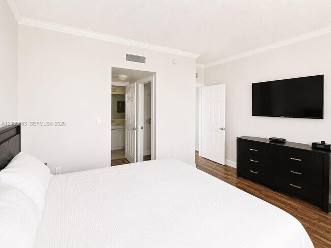 Building Photo - 2069 S Ocean Dr