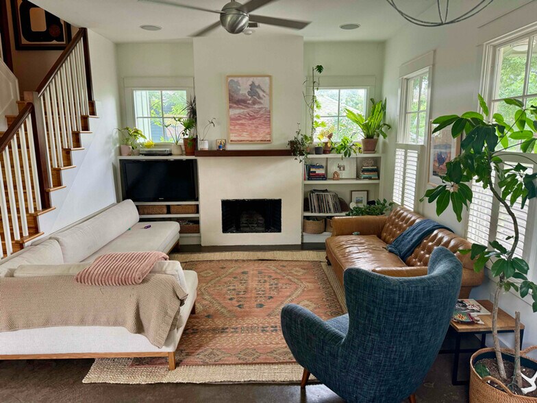 Building Photo - 2014 E 11th St