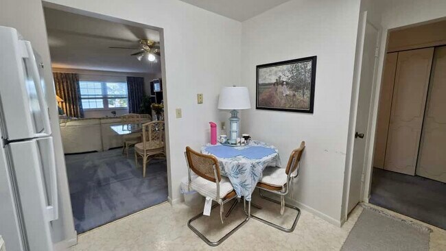 Building Photo - 701 Poinsettia Rd