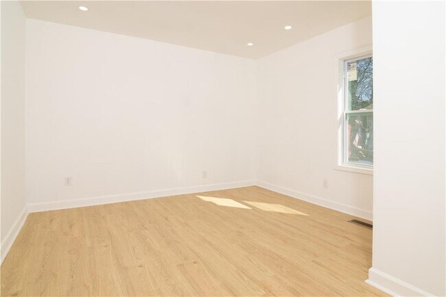 Building Photo - 1138 Moton Ave SW