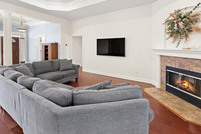 Building Photo - 2899 Chanterelle Cove