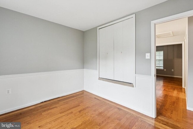 Building Photo - 5790 Burke Towne Ct