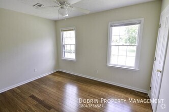 Building Photo - Spacious Renovated 4BD: HUGE YARD - WALK t...