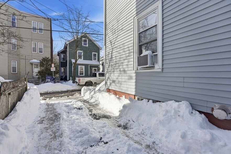 Building Photo - 39 Fairmont St