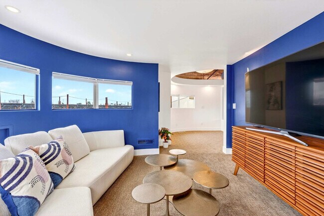Building Photo - 3307 NE Marine Dr