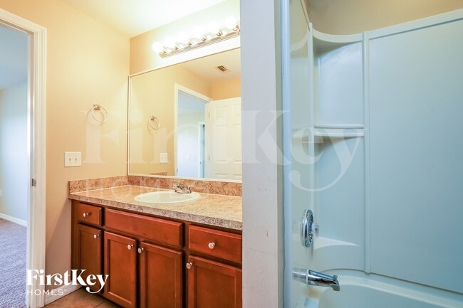 Building Photo - 716 Evening Shade Ln