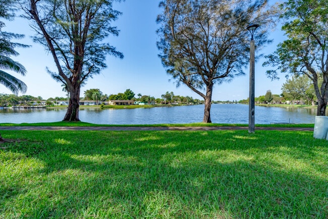 Building Photo - 2250 Buttonwood Ave