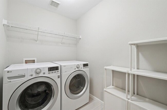Building Photo - 1414 Strickland Dr