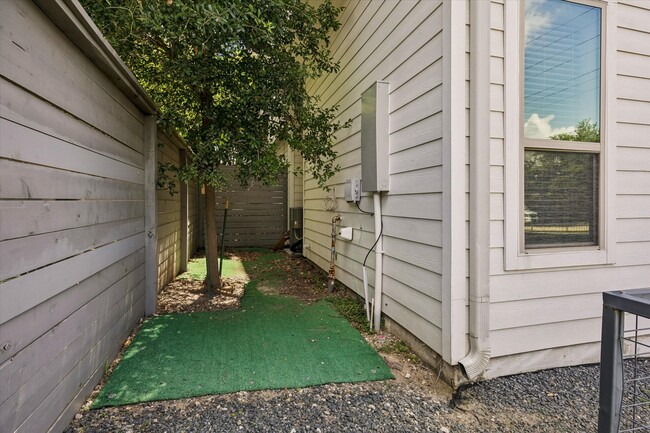 Building Photo - 5912 E Post Oak Ln