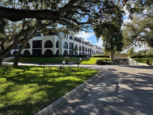 Building Photo - 5601 Jimmy Buffett Mem Hwy