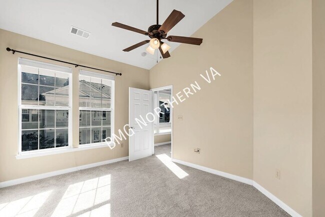 Building Photo - 801 S Greenbrier St
