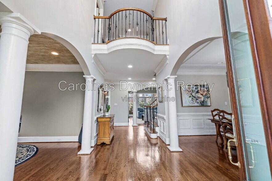 Building Photo - 1009 Honors Ct