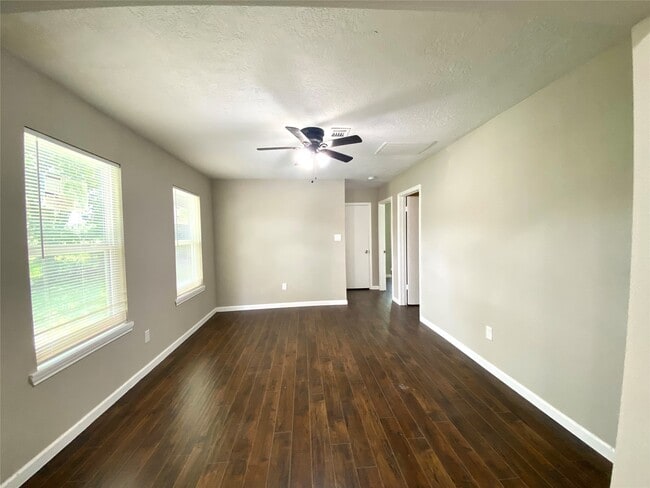 Building Photo - 4411 Buena Vista St