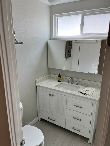 Building Photo - 208 30th St