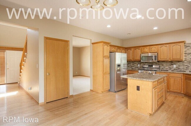 Building Photo - 4 br, 2.5 bath House - 6400 Stanmore Court