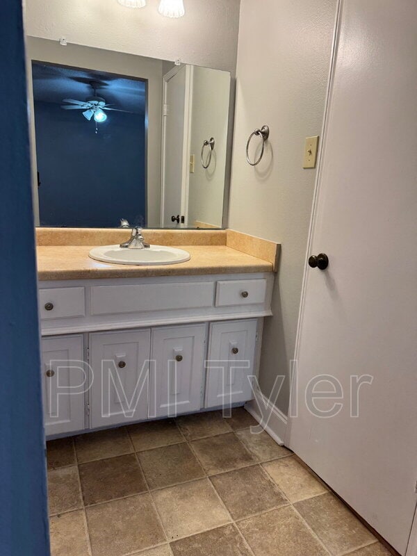 Building Photo - 1005 Towne Lake Dr