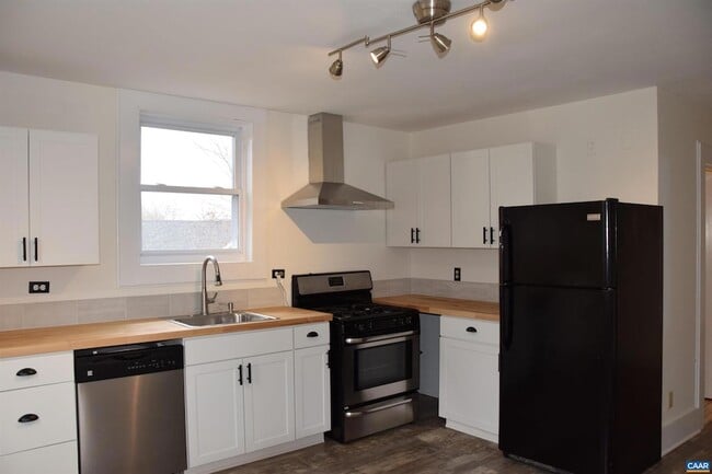 Building Photo - 107 Harris Rd